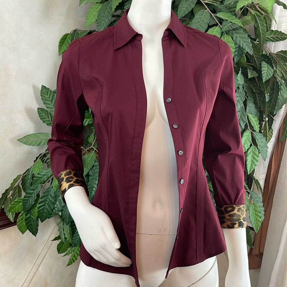 EXPRESS PLUM LEOPARD ACCENT ESSENTIAL SHIRT - Picture 4 of 11